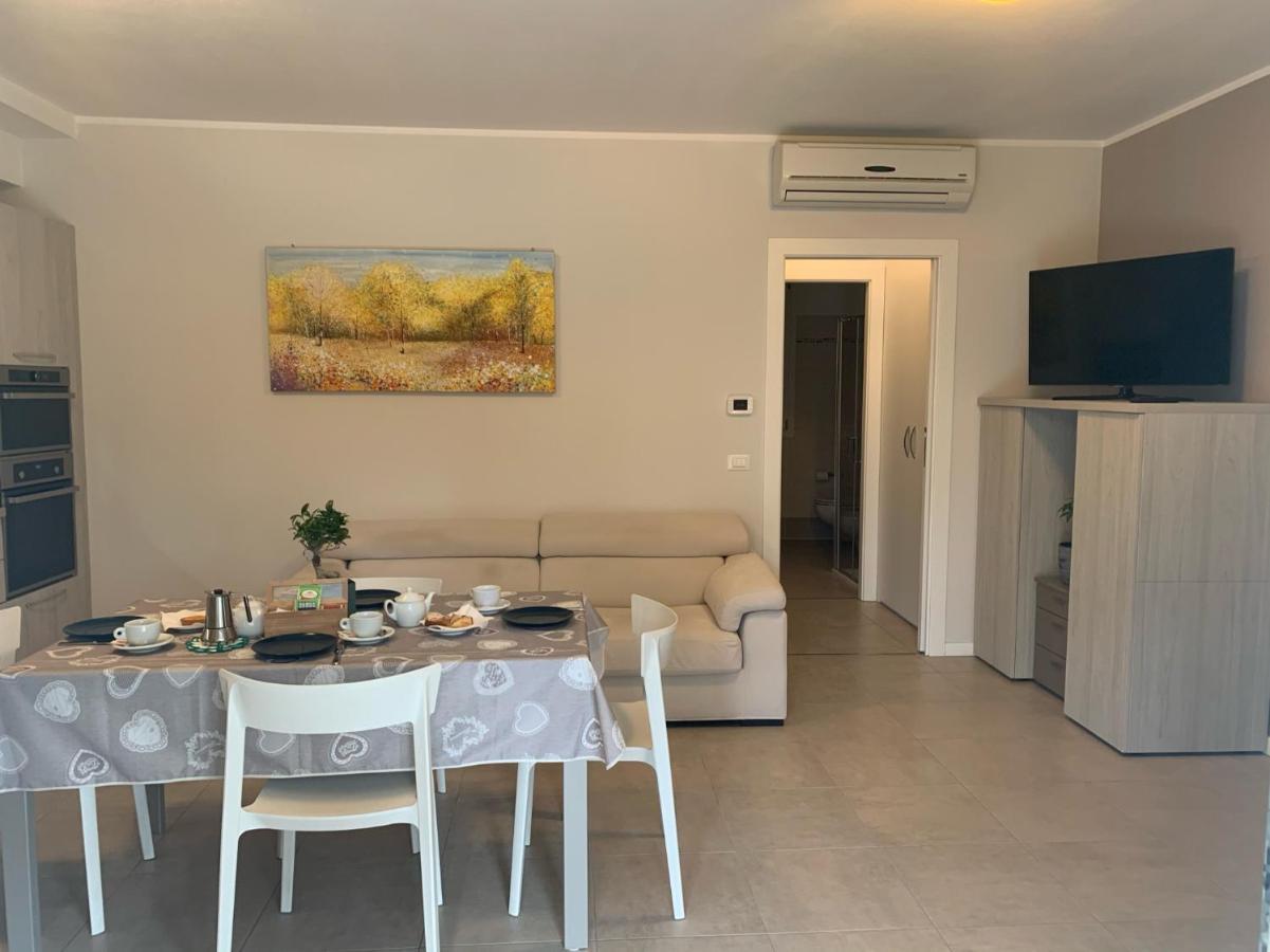 Le Noir Appartment Пескьера-дель-Гарда Экстерьер фото