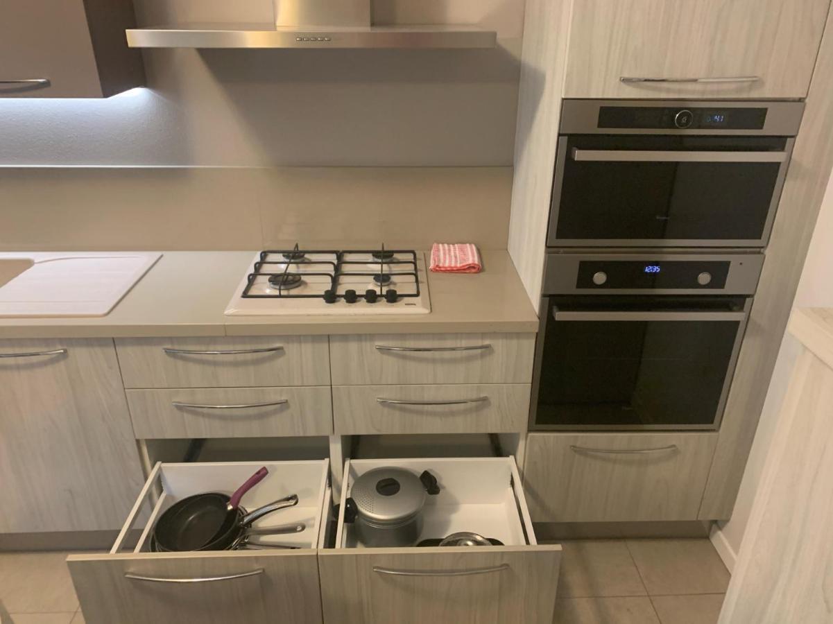 Le Noir Appartment Пескьера-дель-Гарда Экстерьер фото
