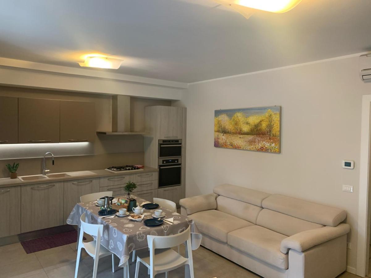 Le Noir Appartment Пескьера-дель-Гарда Экстерьер фото
