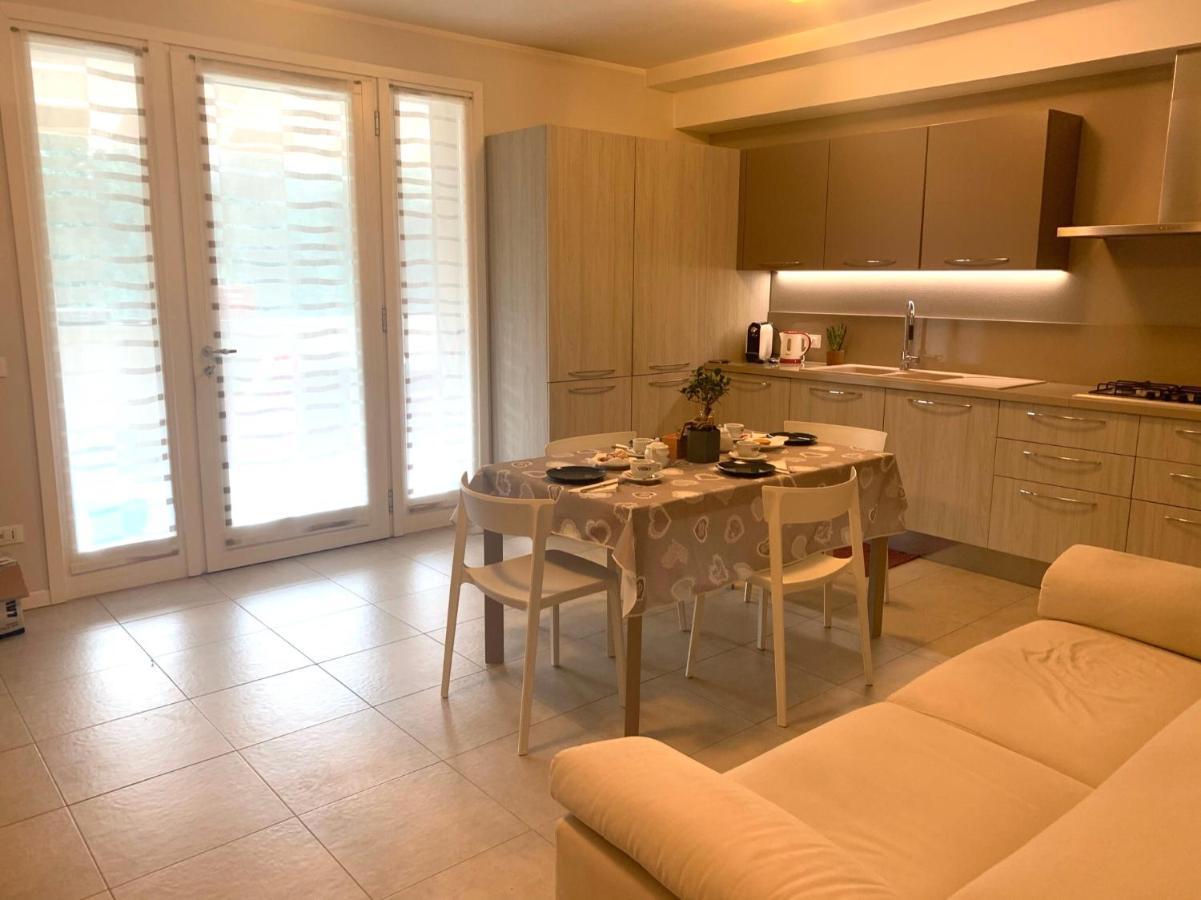 Le Noir Appartment Пескьера-дель-Гарда Экстерьер фото
