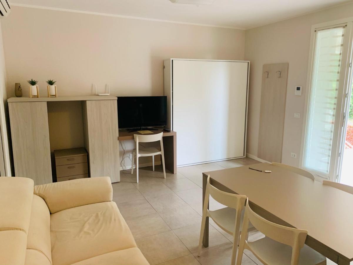 Le Noir Appartment Пескьера-дель-Гарда Экстерьер фото